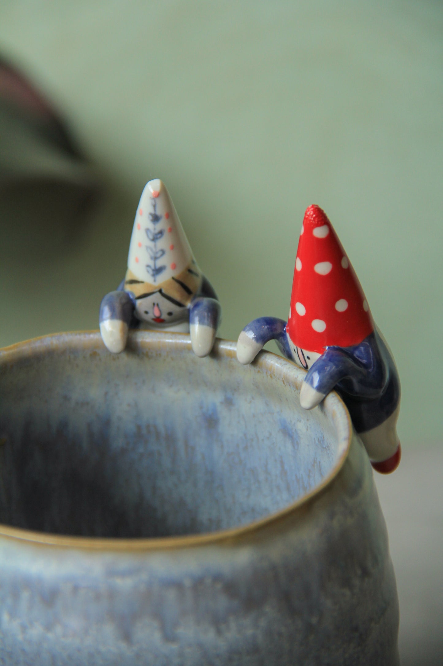 Peeking Gnome Pot Hugger