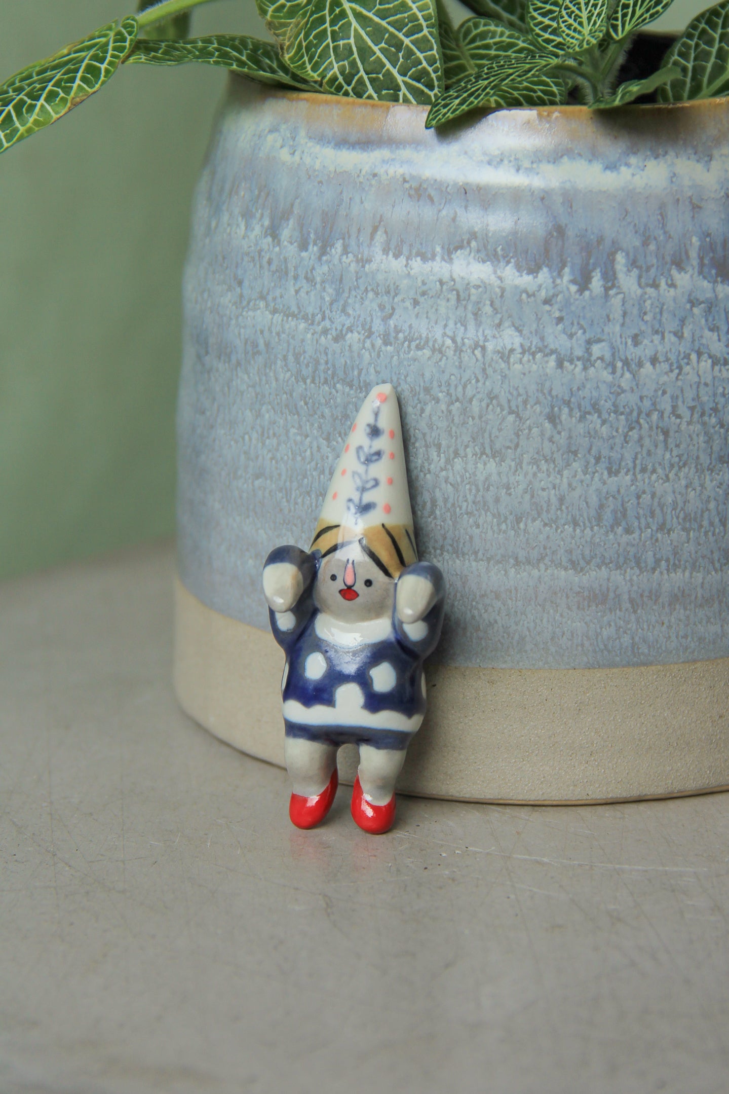 Peeking Gnome Pot Hugger