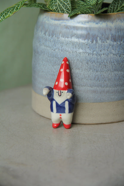 Peeking Gnome Pot Hugger