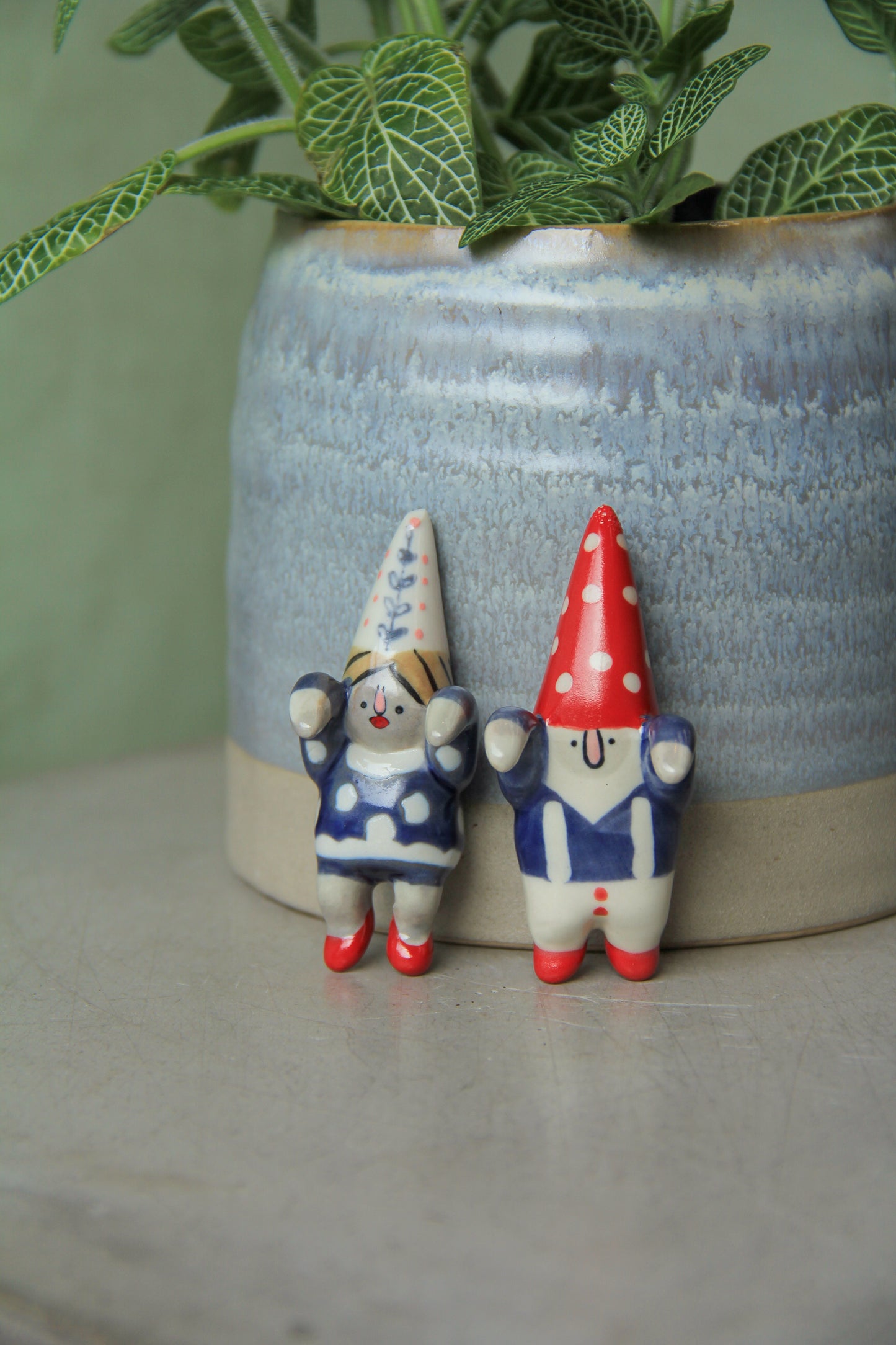 Peeking Gnome Pot Hugger